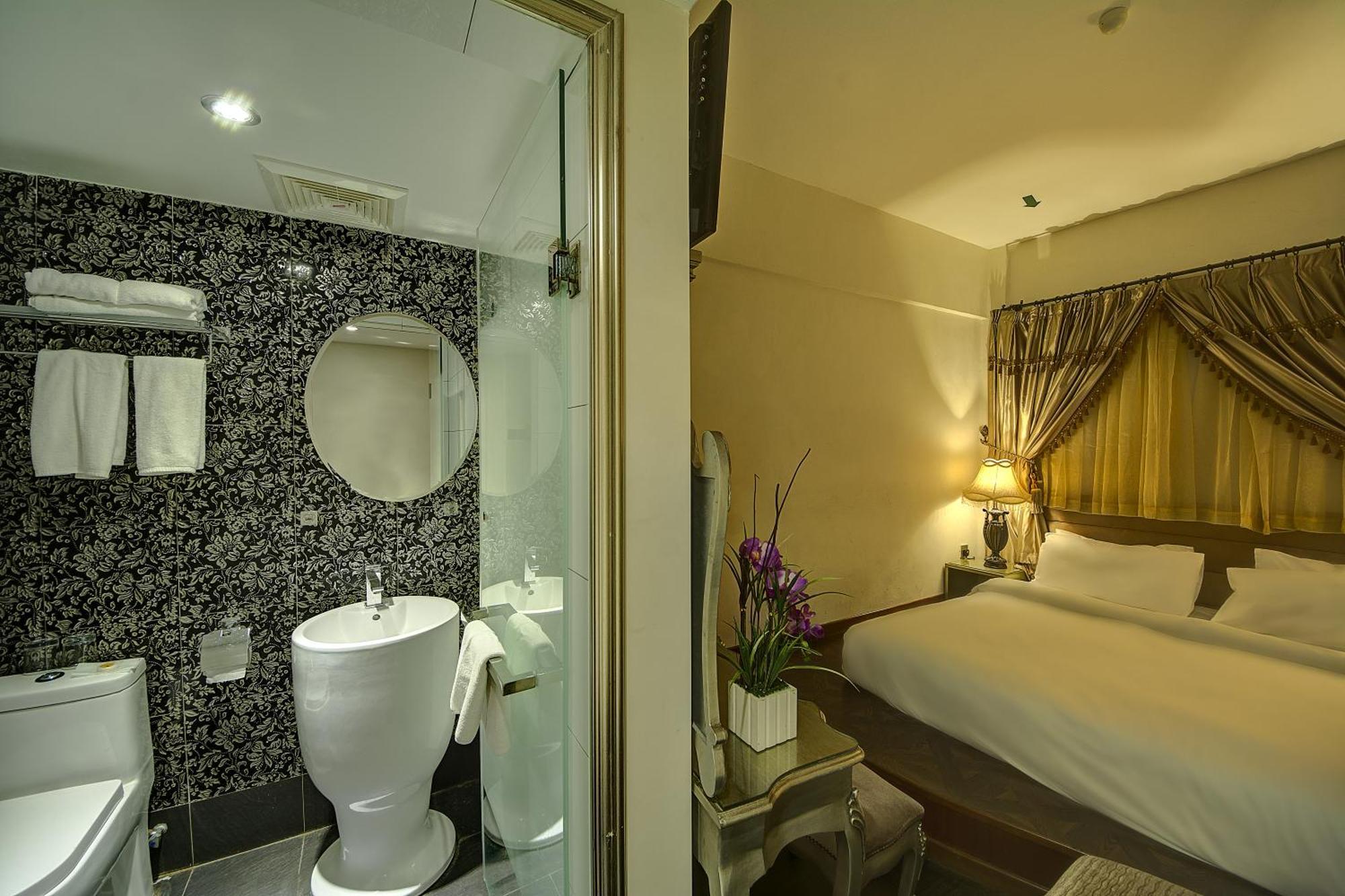 Tatami Room ( Hollywood Twin- Combined Beds)